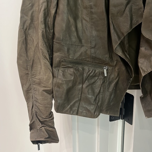 Leather jacket - Picture 3 of 5